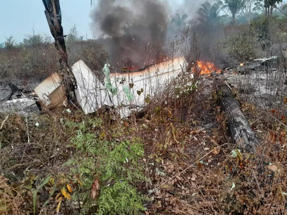 Avião cai no Mato Grosso e mata cinco pessoas; entre as vítimas estão o avô e dois netos